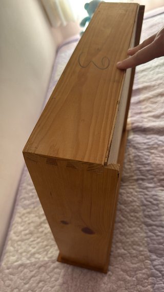 Armario vintage de madera maciza.