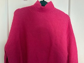 Jersey Bershka rosa cuello alto
