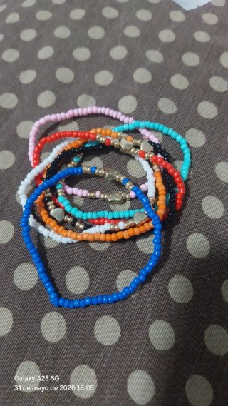 Pulseras hechas a mano 3 euros 4 pulseras  más inf