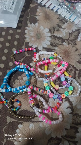 Pulseras hechas a mano 3 euros 4 pulseras  más inf