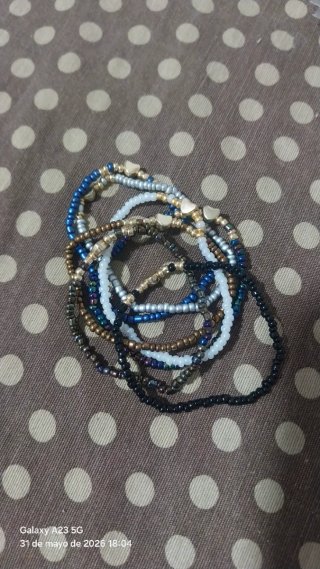 Pulseras hechas a mano 3 euros 4 pulseras  más inf