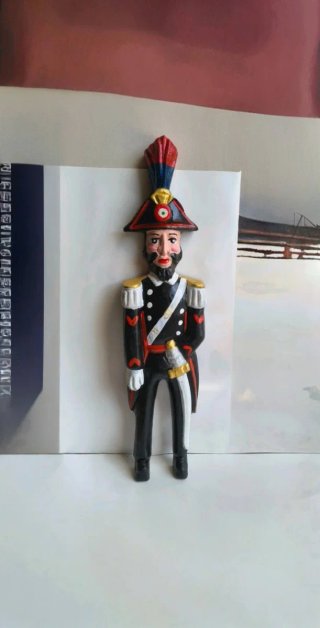 Carabiniere in legno 35cm da appendere