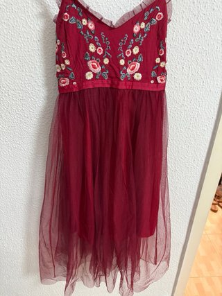 Vestido midi rojo bordado tul