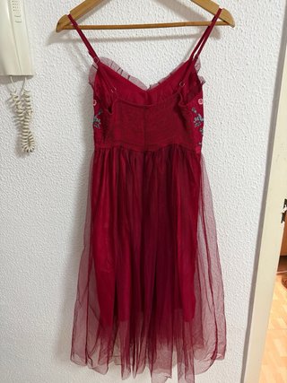 Vestido midi rojo bordado tul