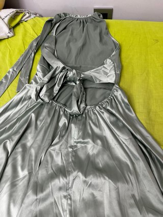 Vestido verde satinado halter