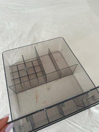 Organizador de maquillaje gris
