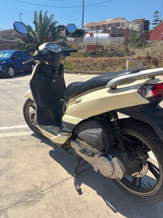 Peugeot 125 Beige Scooter