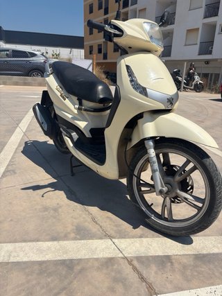 Peugeot 125 Beige Scooter