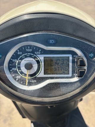 Peugeot 125 Beige Scooter