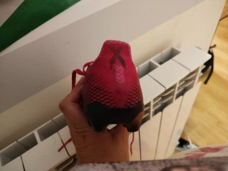 Botas de fútbol Adidas rosas y negras