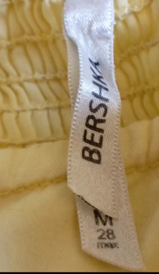Mono corto talla M amarillo sin tirantes Bershka