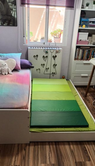 Cama juvenil nido blanca con estantería