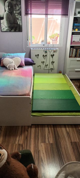Cama juvenil nido blanca con estantería