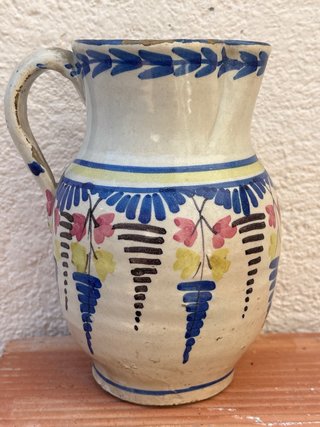 Jarra de Talavera pintada a mano