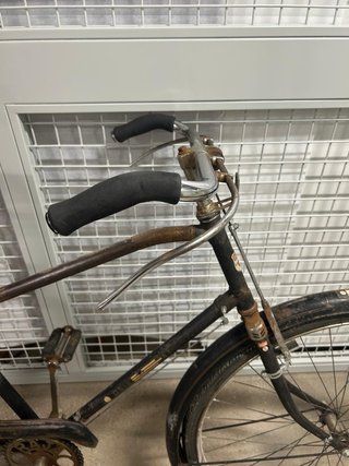 Bicicleta antigua de varillas, marca Raja