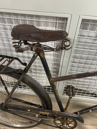 Bicicleta antigua de varillas, marca Raja