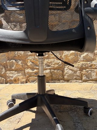 Silla de oficina ergonómica negra