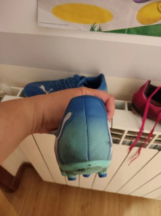 Botas de fútbol Puma azules y verdes