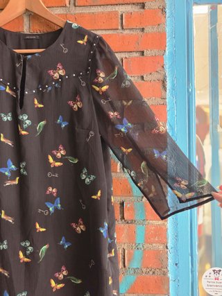 Vestido corto IKK estampado mariposas
