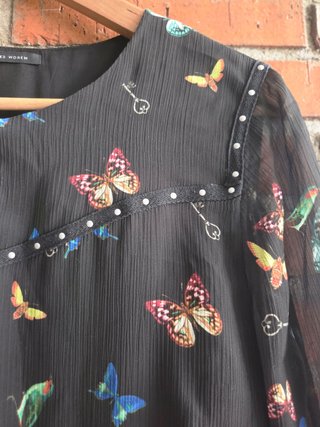 Vestido corto IKK estampado mariposas