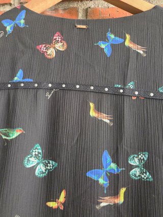 Vestido corto IKK estampado mariposas