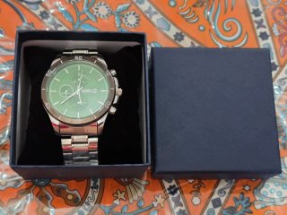 Reloj nuevo conCorrea Metal en caja