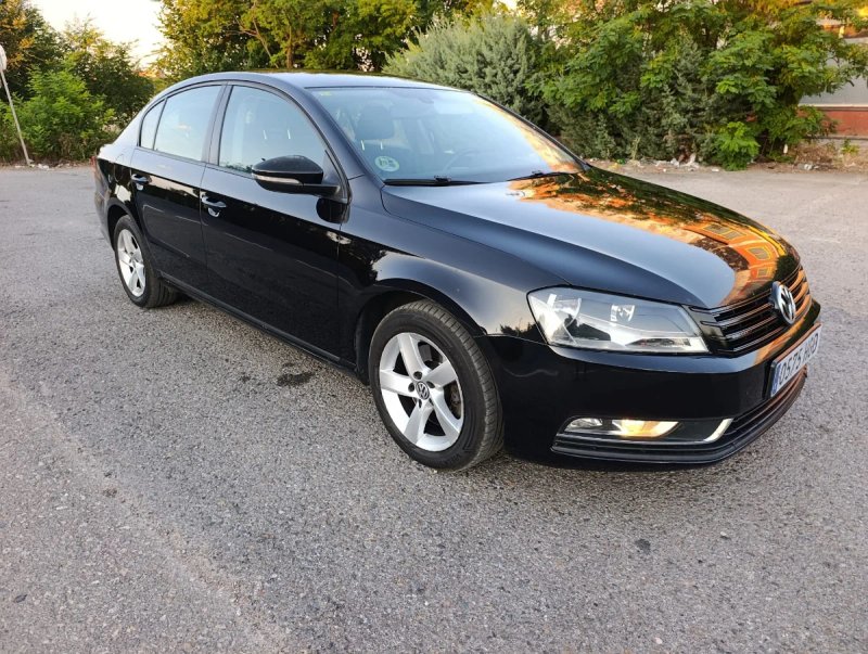 Volkswagen Passat 2011 - foto 1