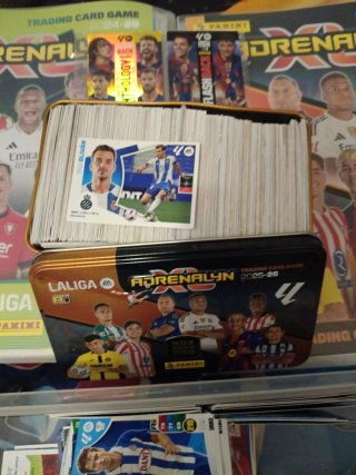Álbumes y cartas fútbol Adrenalyn 2025-26