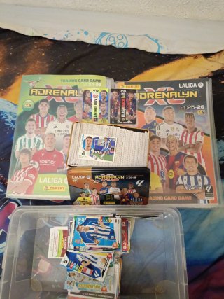 Álbumes y cartas fútbol Adrenalyn 2025-26