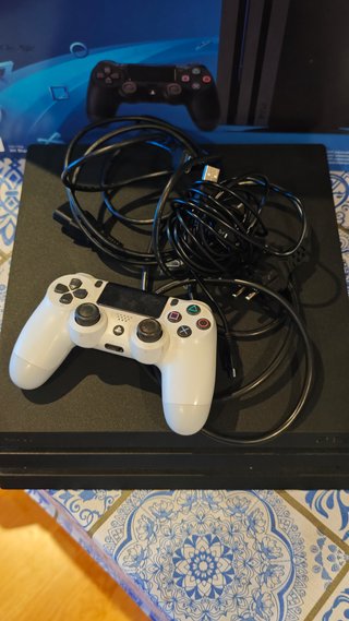 Consola PS4 PRO TB Negra + Mando