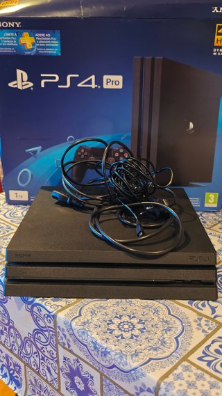 Consola PS4 PRO TB Negra + Mando