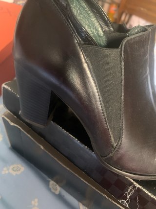 Zapato de tacón Patricia Miller negro