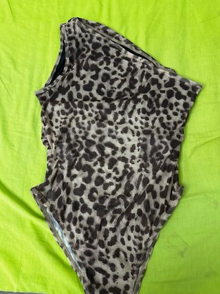 Body rojo escotado