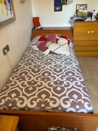 Letto a castello in legno e tessuto con testata arcone