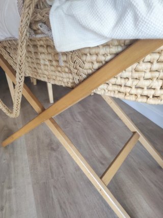 Cuna Moisés Mimbre con Soporte Madera