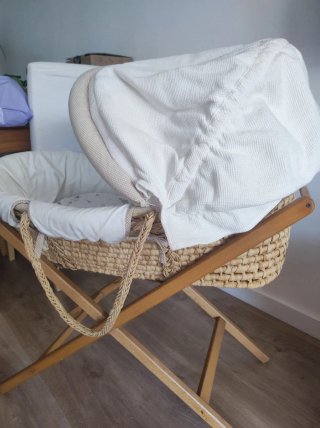 Cuna Moisés Mimbre con Soporte Madera