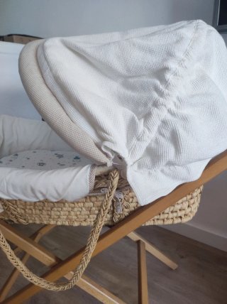 Cuna Moisés Mimbre con Soporte Madera