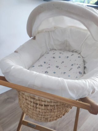 Cuna Moisés Mimbre con Soporte Madera