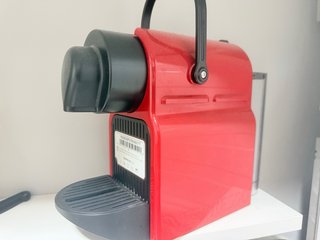 Cafetera Nespresso Roja