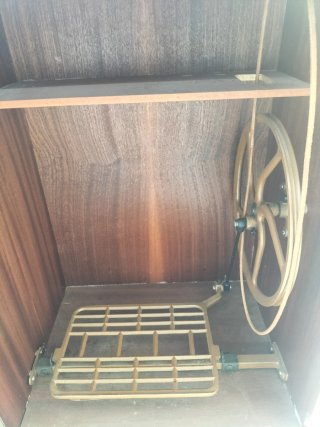 Máquina de coser Singer antigua está completa