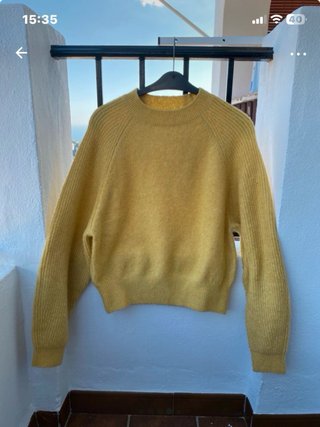 Jersey amarillo cuello alto
