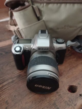 Cámara Analógica Nikon F65 + Teleobjetivo