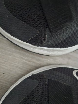 Zapatillas deportivas Nike negras y blancas