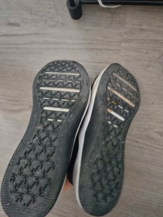 Zapatillas deportivas Nike negras y blancas