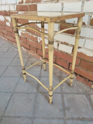 Mesa auxiliar o café Venecia vintage dorada retro