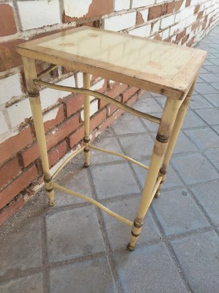 Mesa auxiliar o café Venecia vintage dorada retro