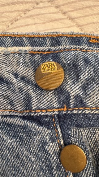 Pantalón corto vaquero desgastado