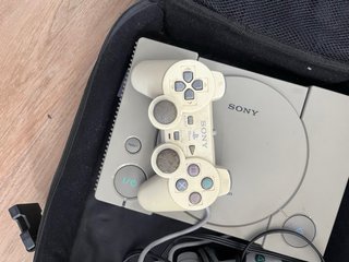Sony Playstation Gris con mandos