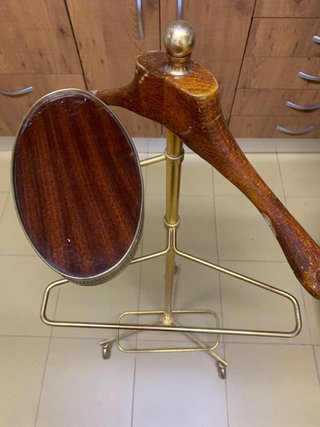 Galan de pie metal y madera
