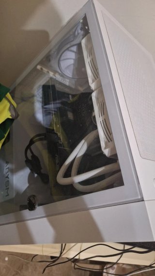 PC Sobremesa + Monitor En Negro.